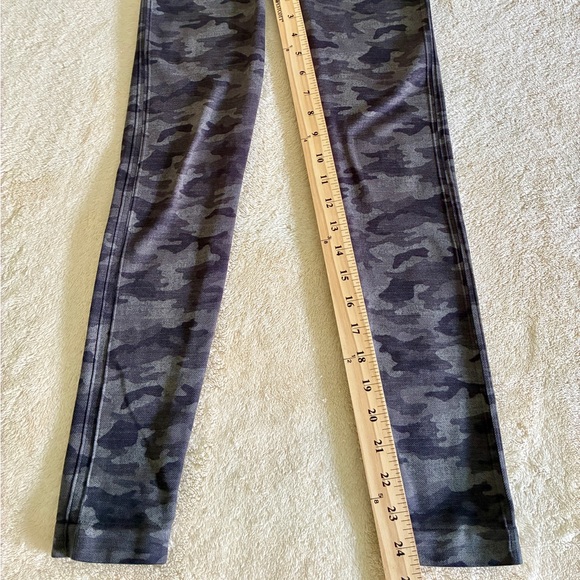 Spanx Leggings Women’s Medium Black Gray Camo Shapewear Tummy Control Activewear - Picture 5 of 9